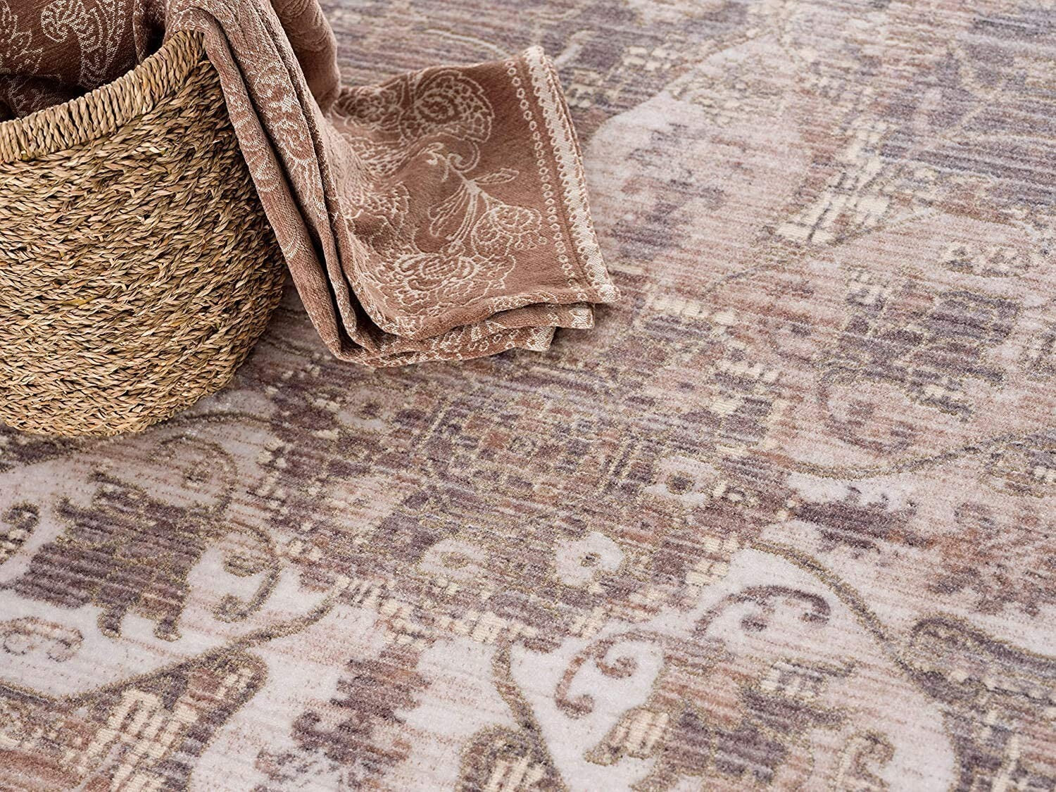 4' x 6' Beige Classic Medallion Area Rug