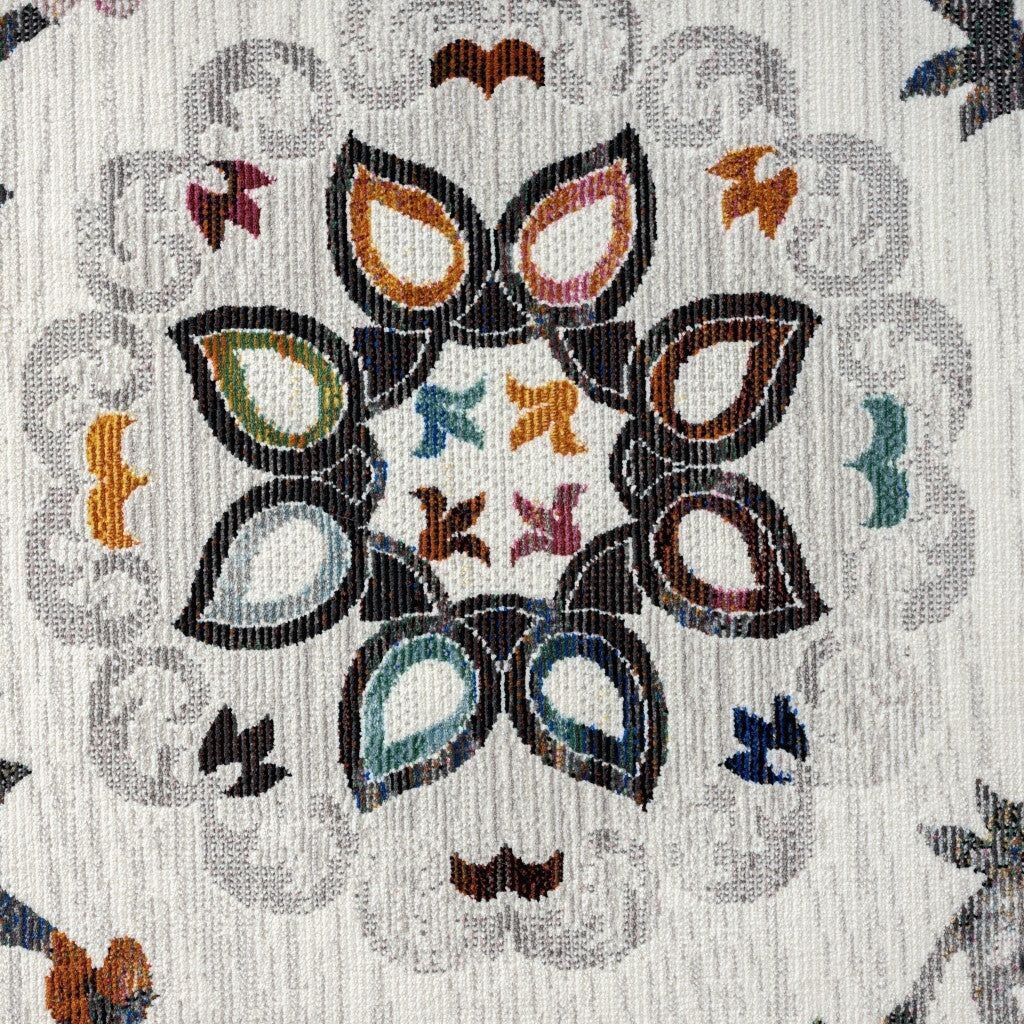 5' x 8' White Floral Quatrefoil Area Rug