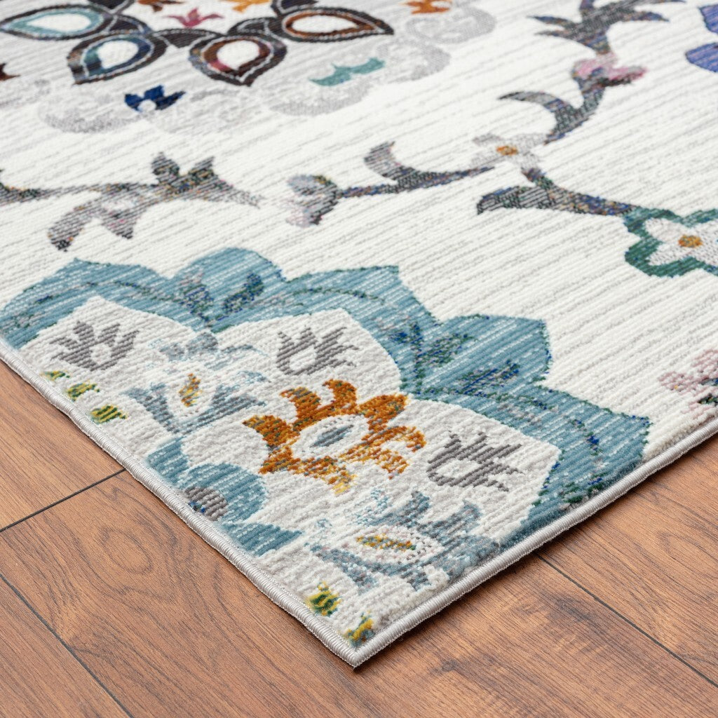 5' x 8' White Floral Quatrefoil Area Rug