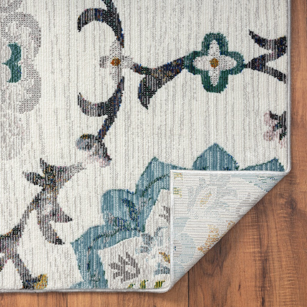 5' x 8' White Floral Quatrefoil Area Rug