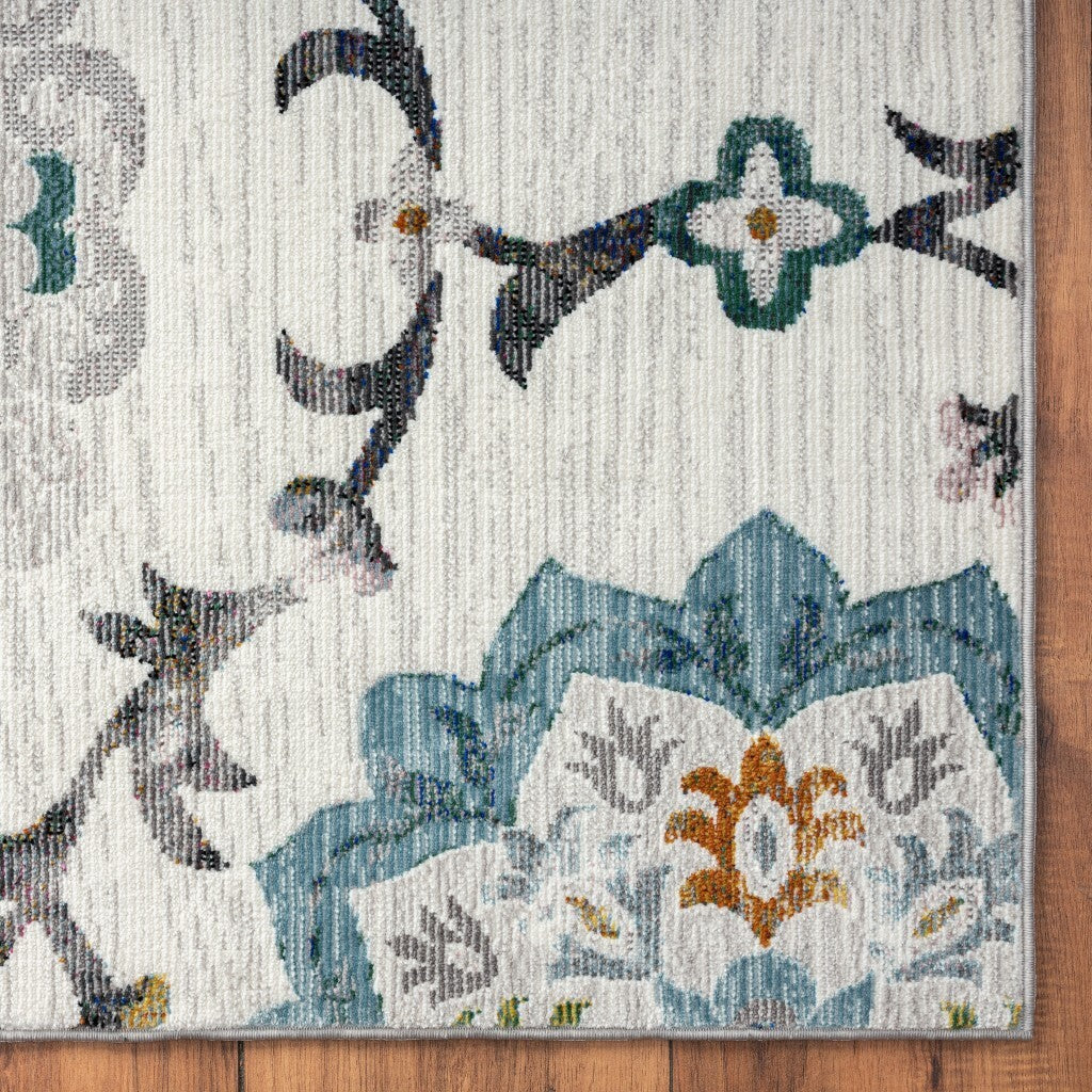 5' x 8' White Floral Quatrefoil Area Rug