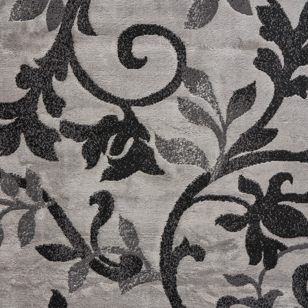 5' x 7' Gray Filigree Vines Area Rug