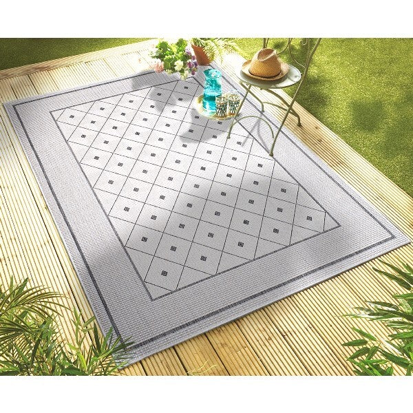 5' x 7' Gray Diamonds Indoor Outdoor Area Rug