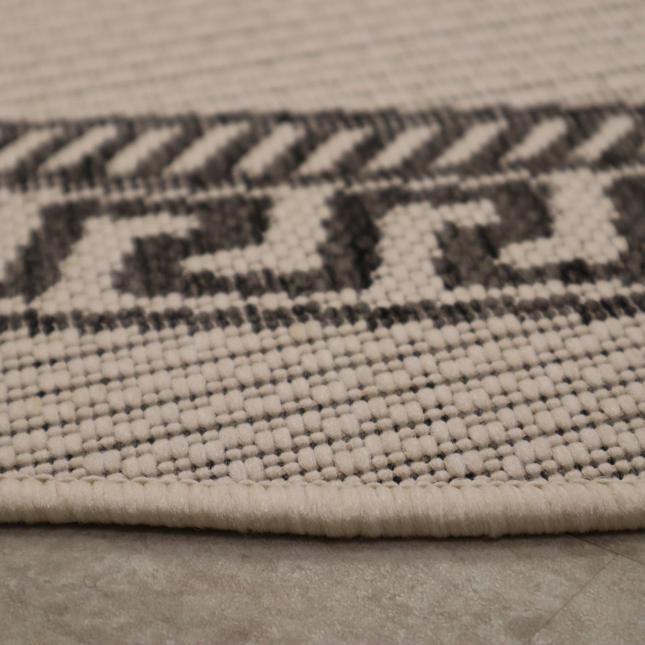 8' Round Cream Double Border Indoor Outdoor Area Rug