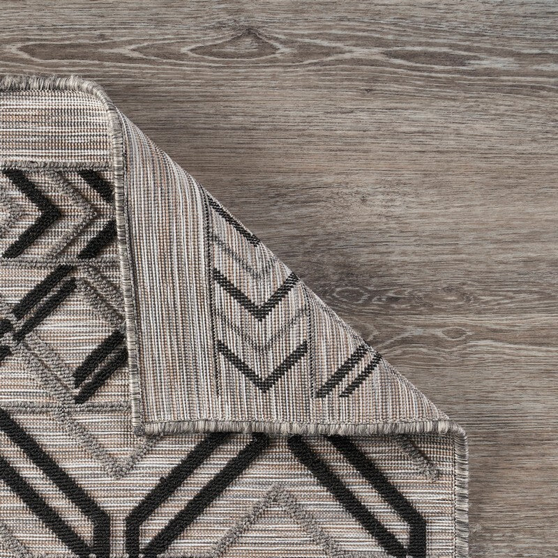 5' x 7' Black Geometric Indoor Outdoor Area Rug