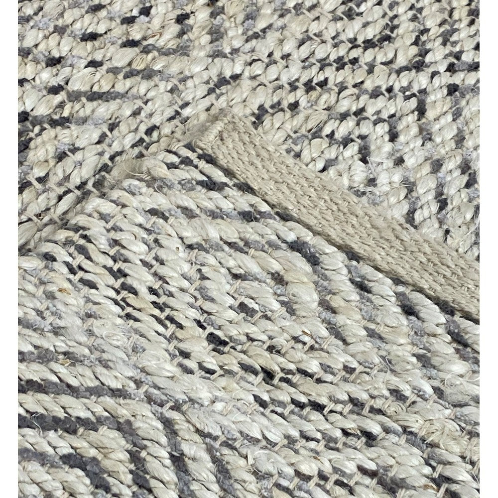 2' x 5' Gray and White Diamonds Area Rug