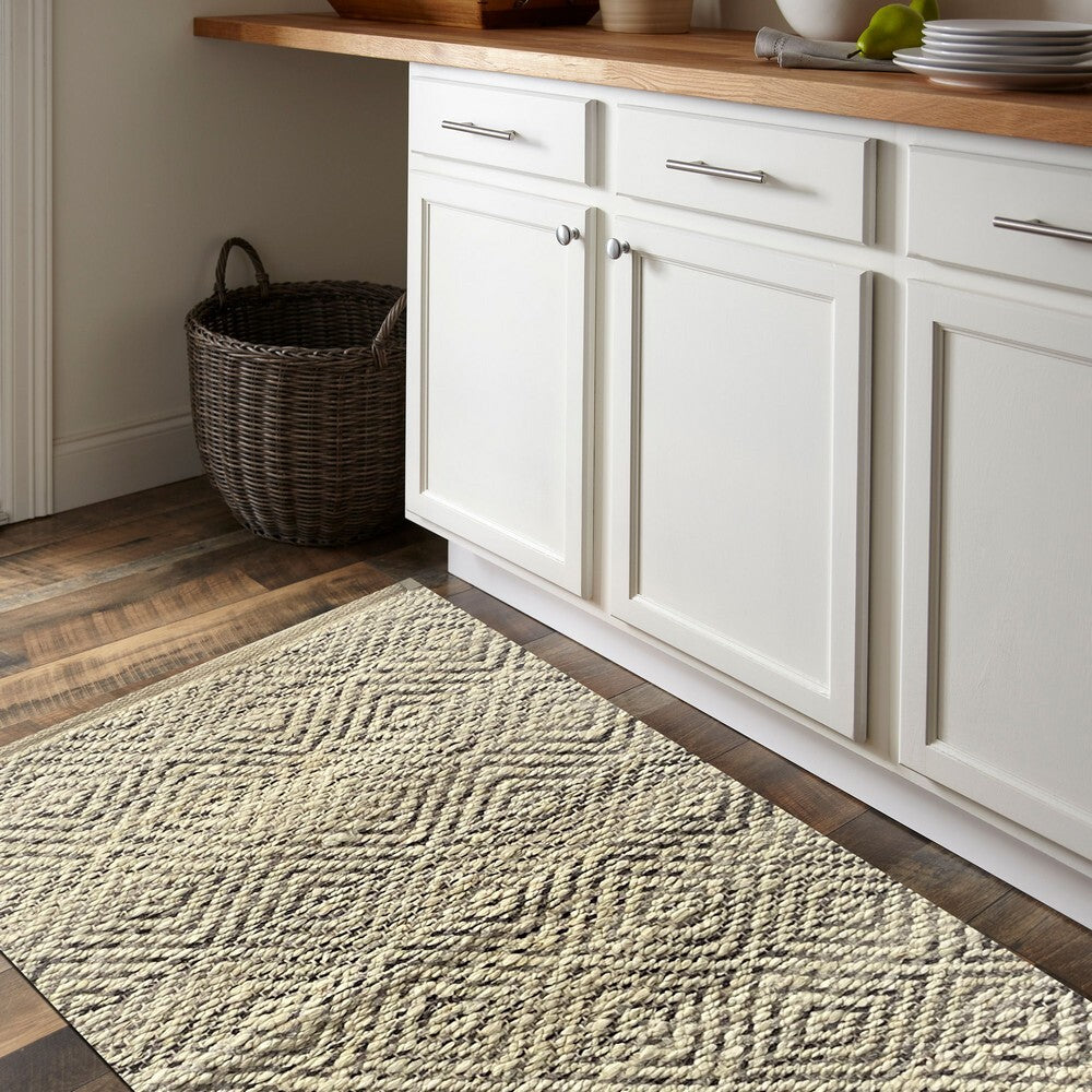 3' x 4' Gray and White Diamonds Area Rug