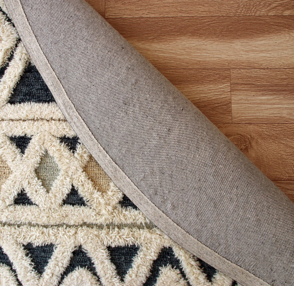 6' Round Blue and Cream Striped Diamonds Area Rug