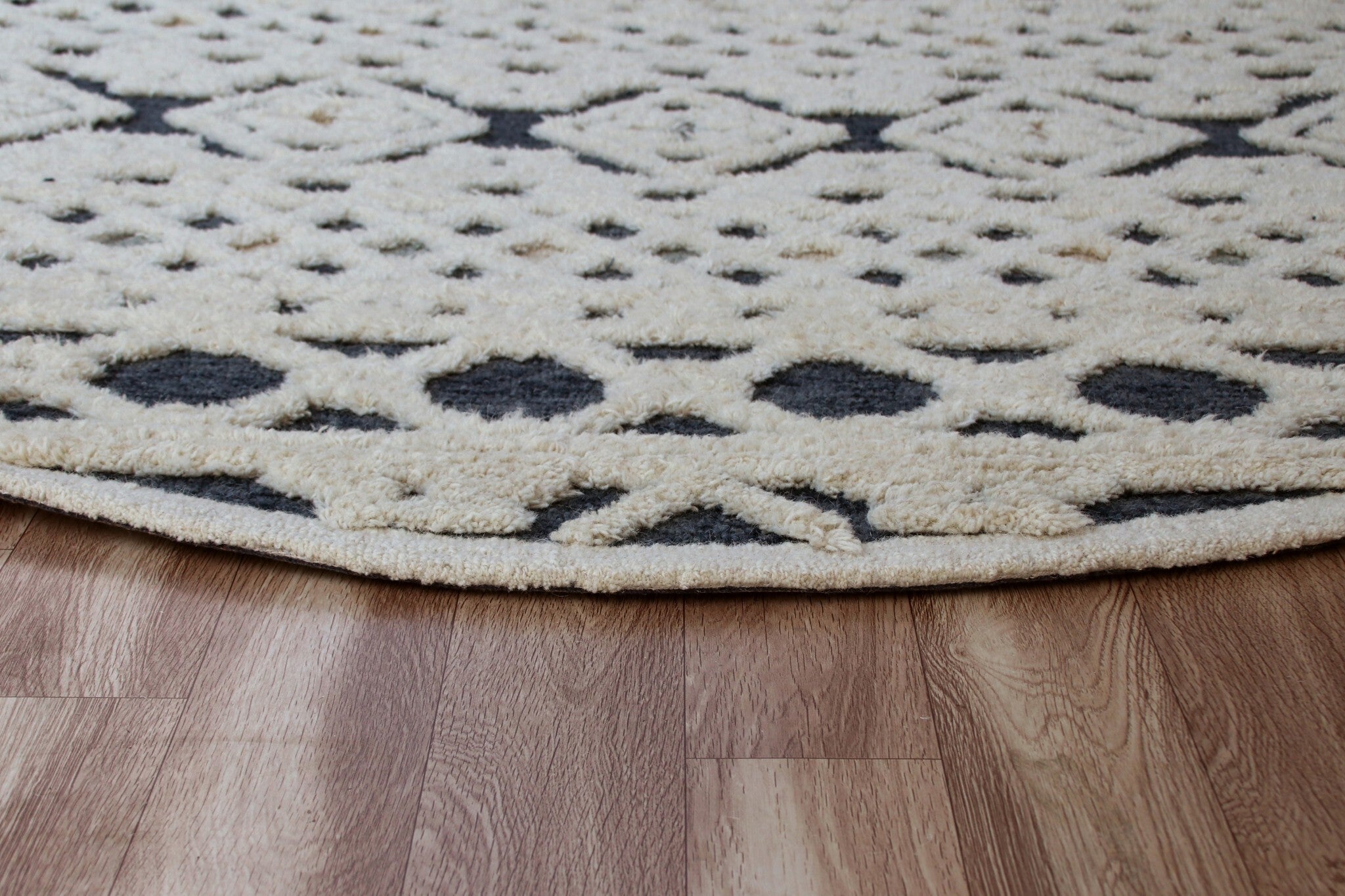 6' Round Blue and Cream Decorative Area Rug