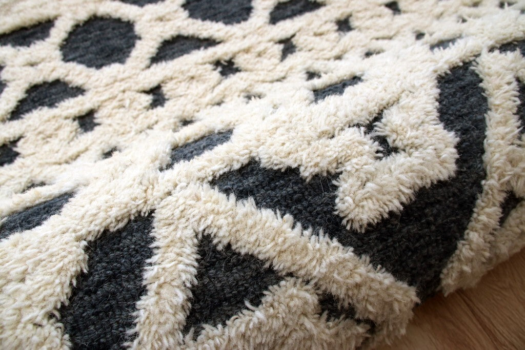 6' Round Blue and Cream Decorative Area Rug