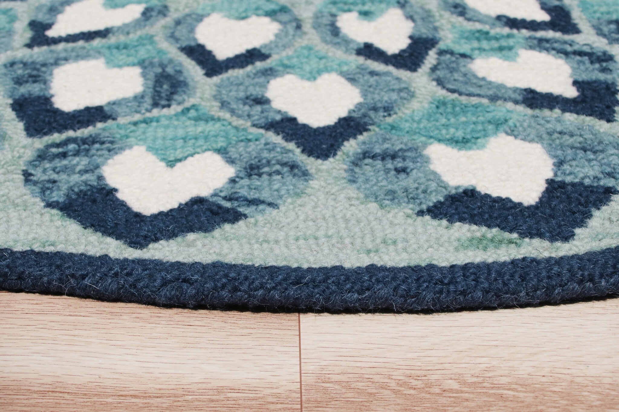 6' Round Blue and White Floral Feathers Area Rug