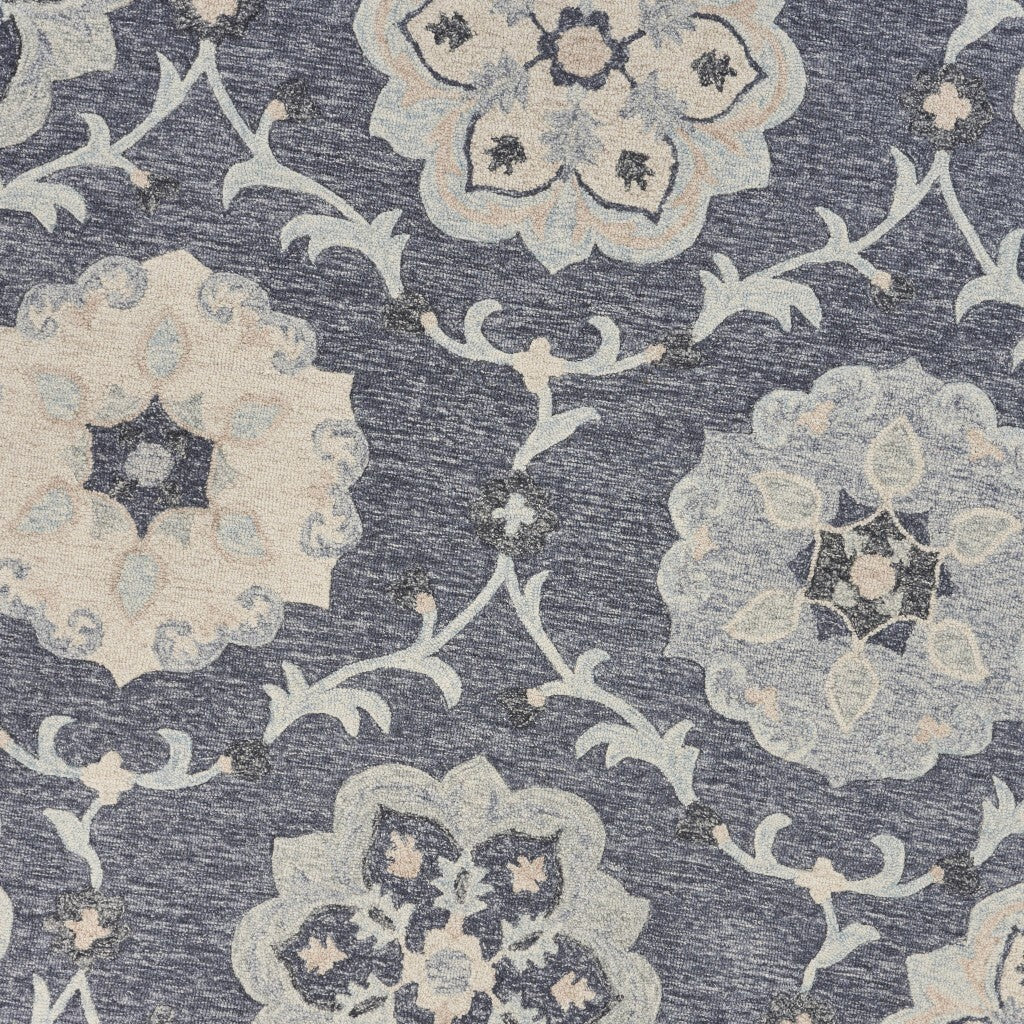 5' x 7' Gray Floral Trellis Area Rug