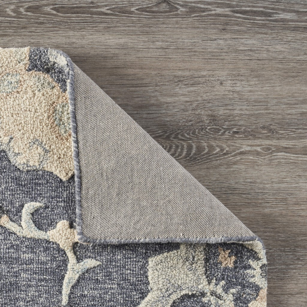 5' x 7' Gray Floral Trellis Area Rug