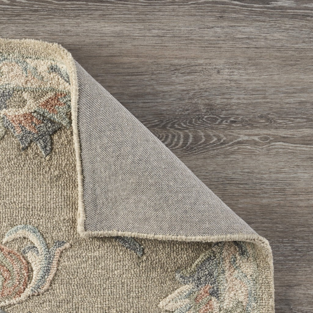 7' x 9' Sage and Cream Filigree Area Rug