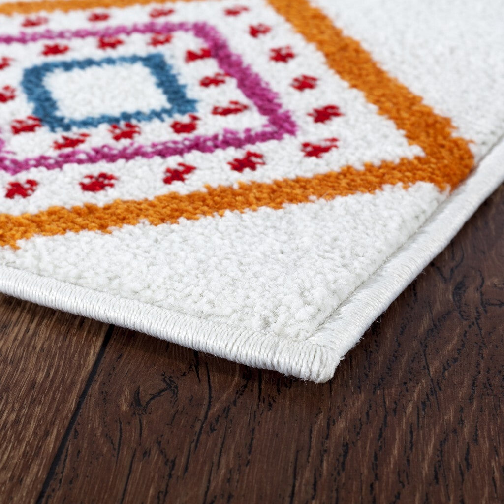 4' x 6' Red and White Diamonds Array Area Rug