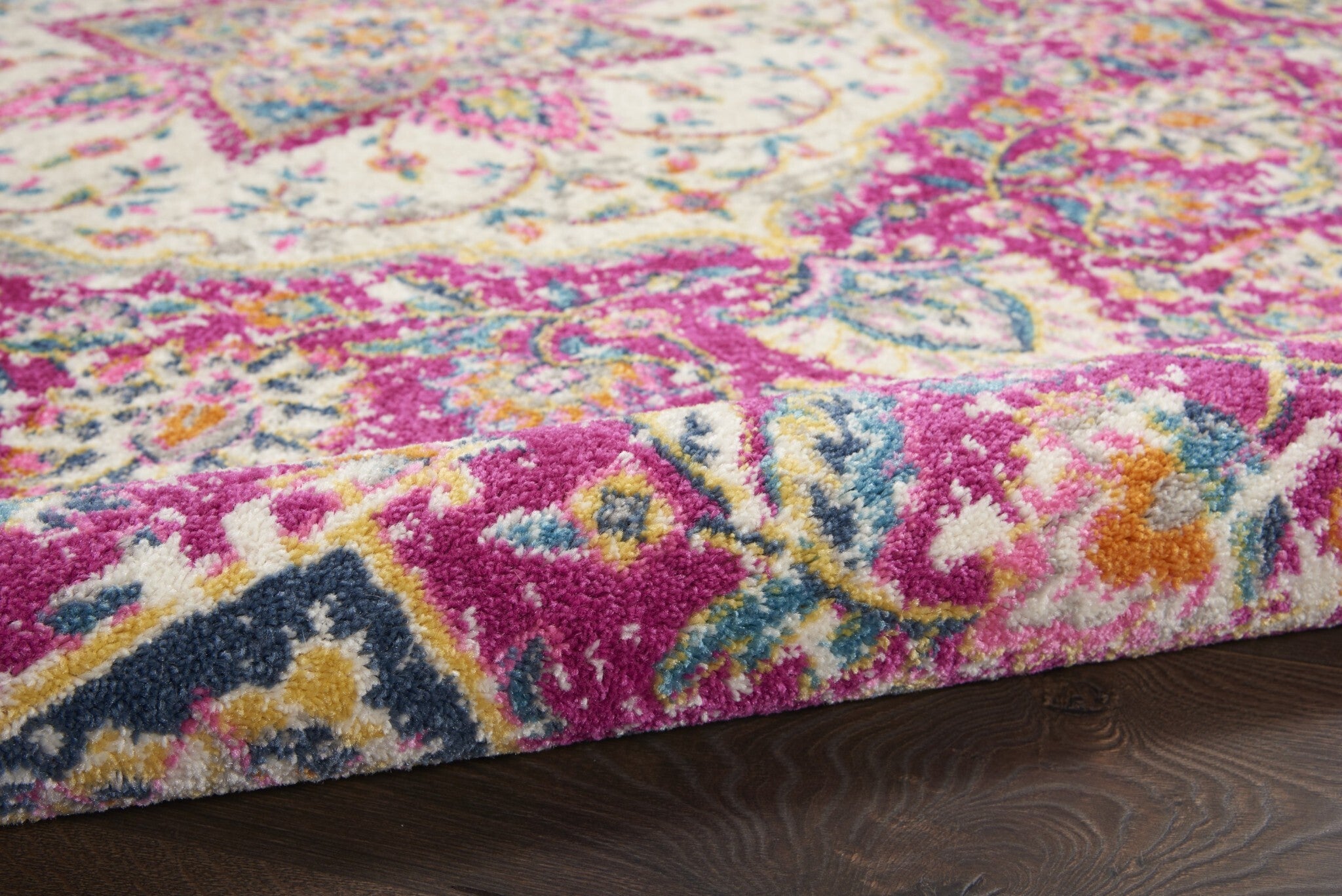 5' X 7' Pink And Ivory Medallion Area Rug