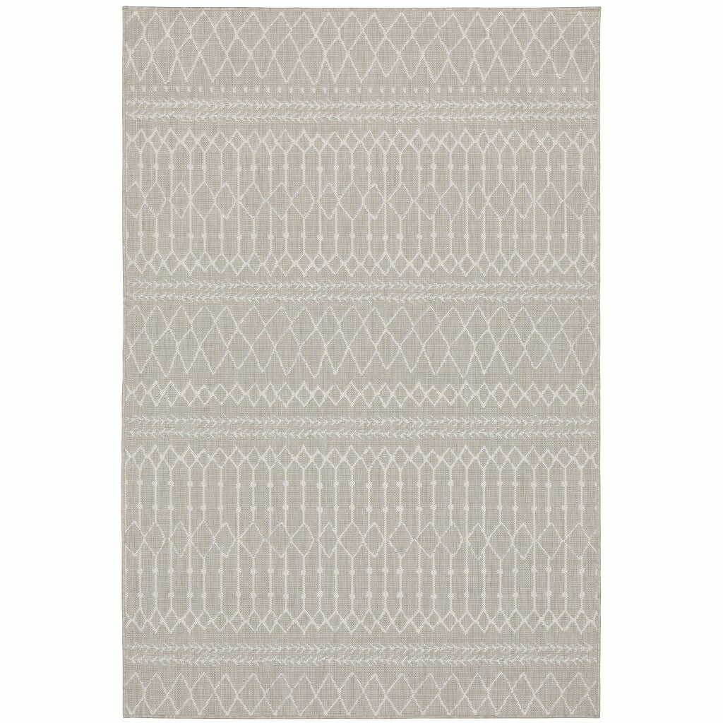 5'X7' Gray And Ivory Geometric Indoor Outdoor Area Rug