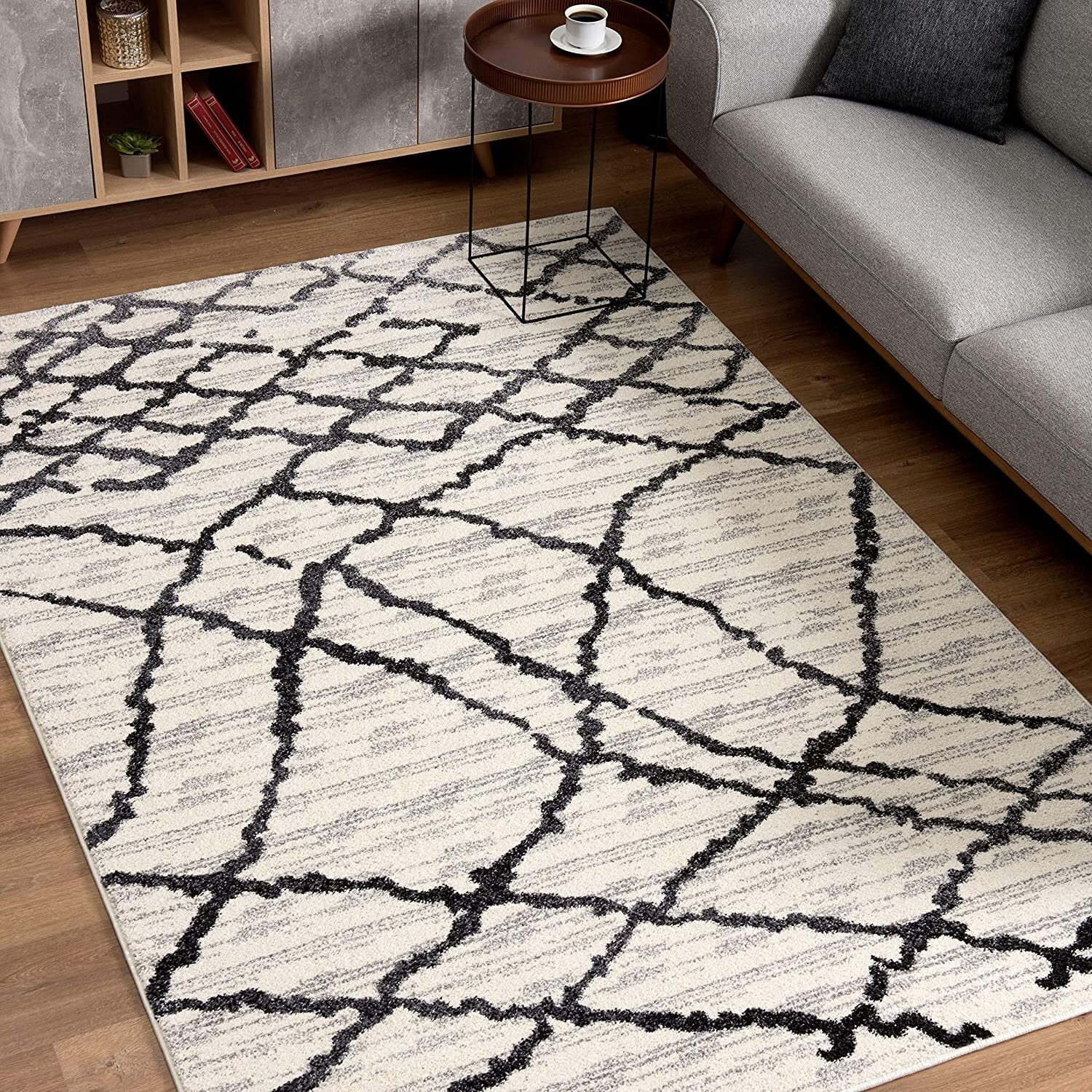 4' X 6' Gray And Black Modern Abstract Area Rug