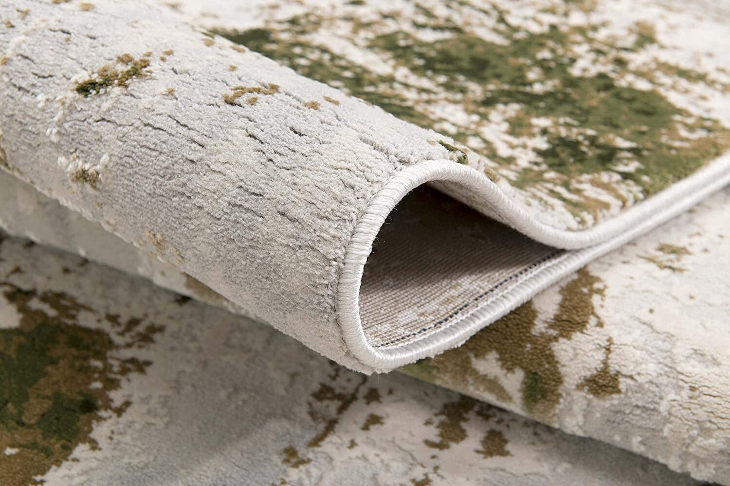 4' X 6' Green And Ivory Distressed Area Rug