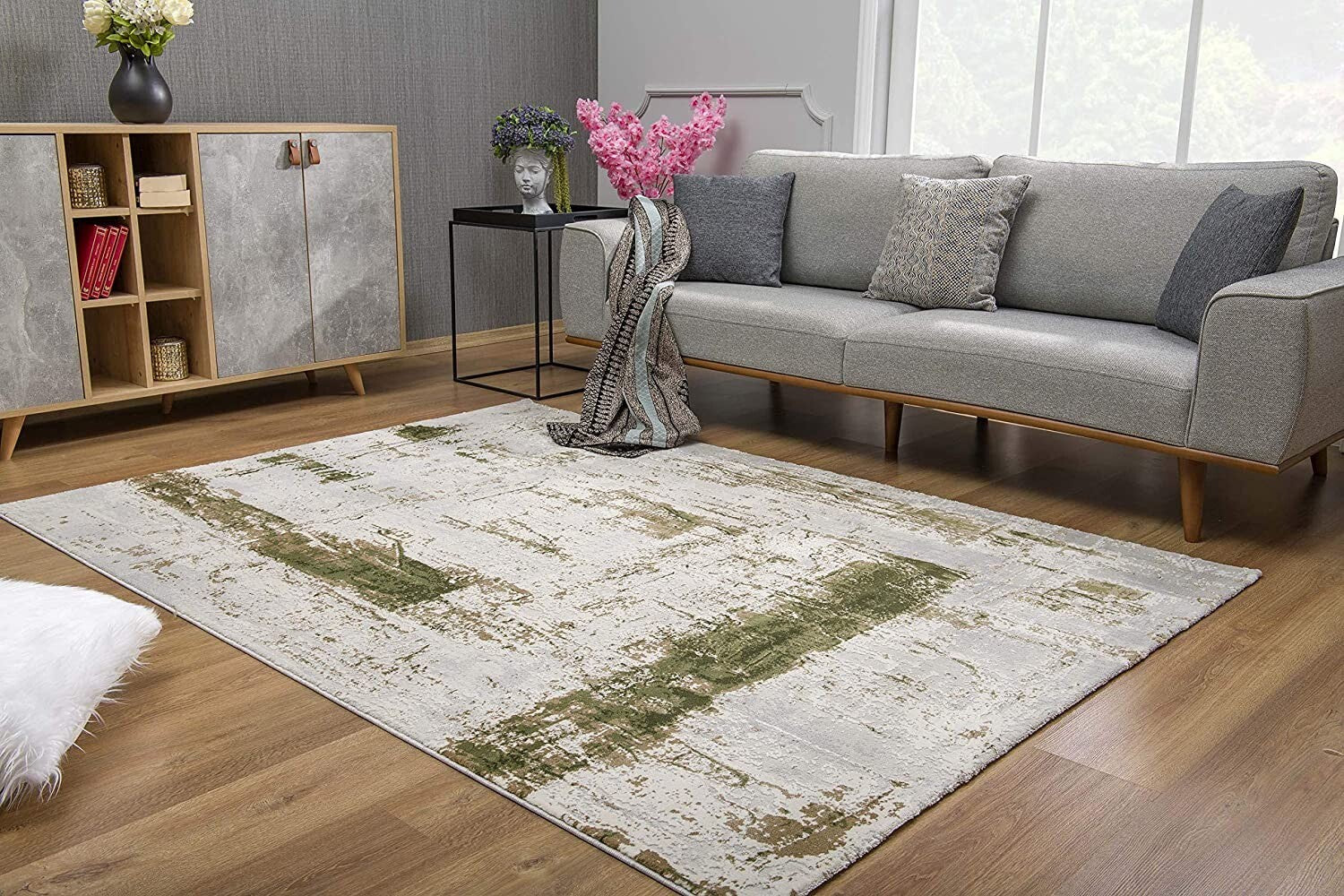 5' X 8' Green And Ivory Distressed Area Rug
