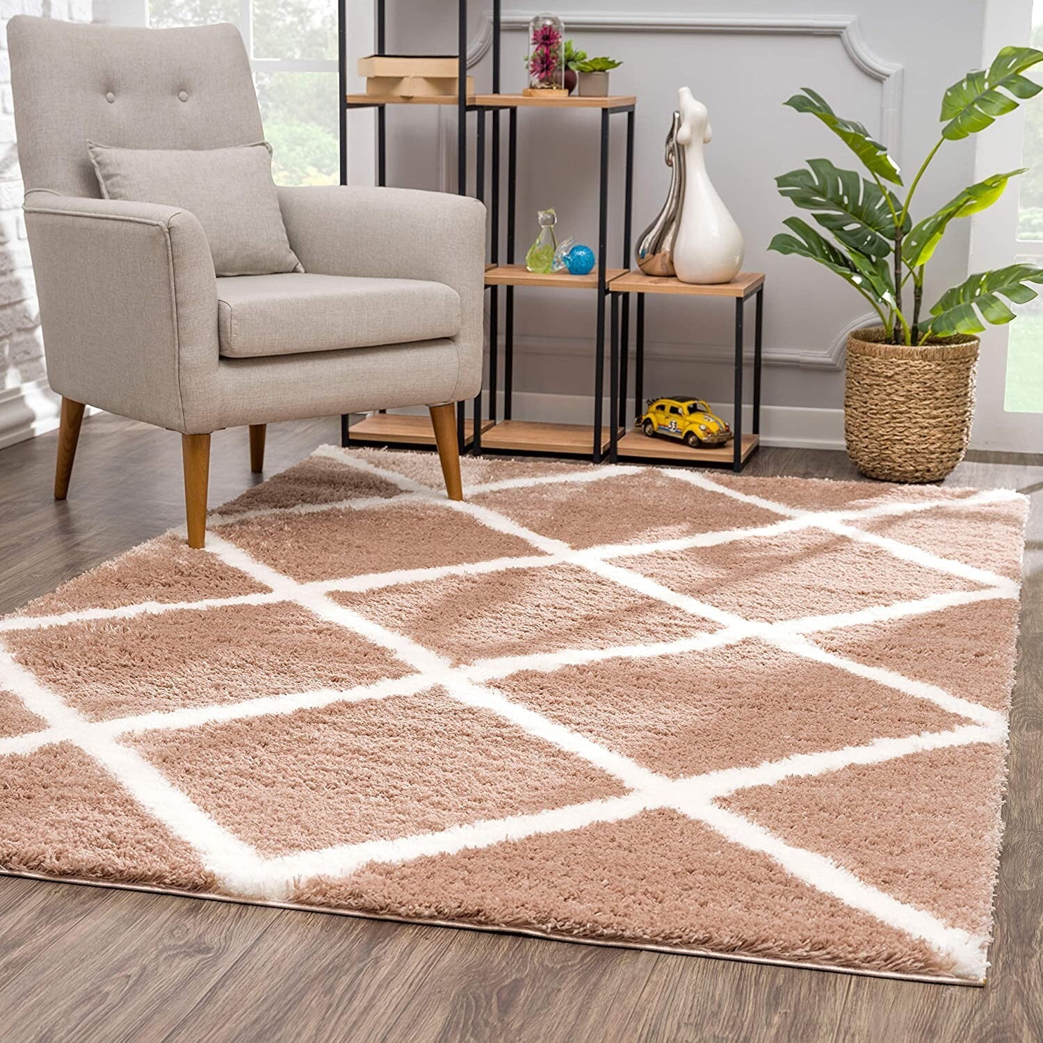 5' X 8' Beige And White Modern Lattice Area Rug