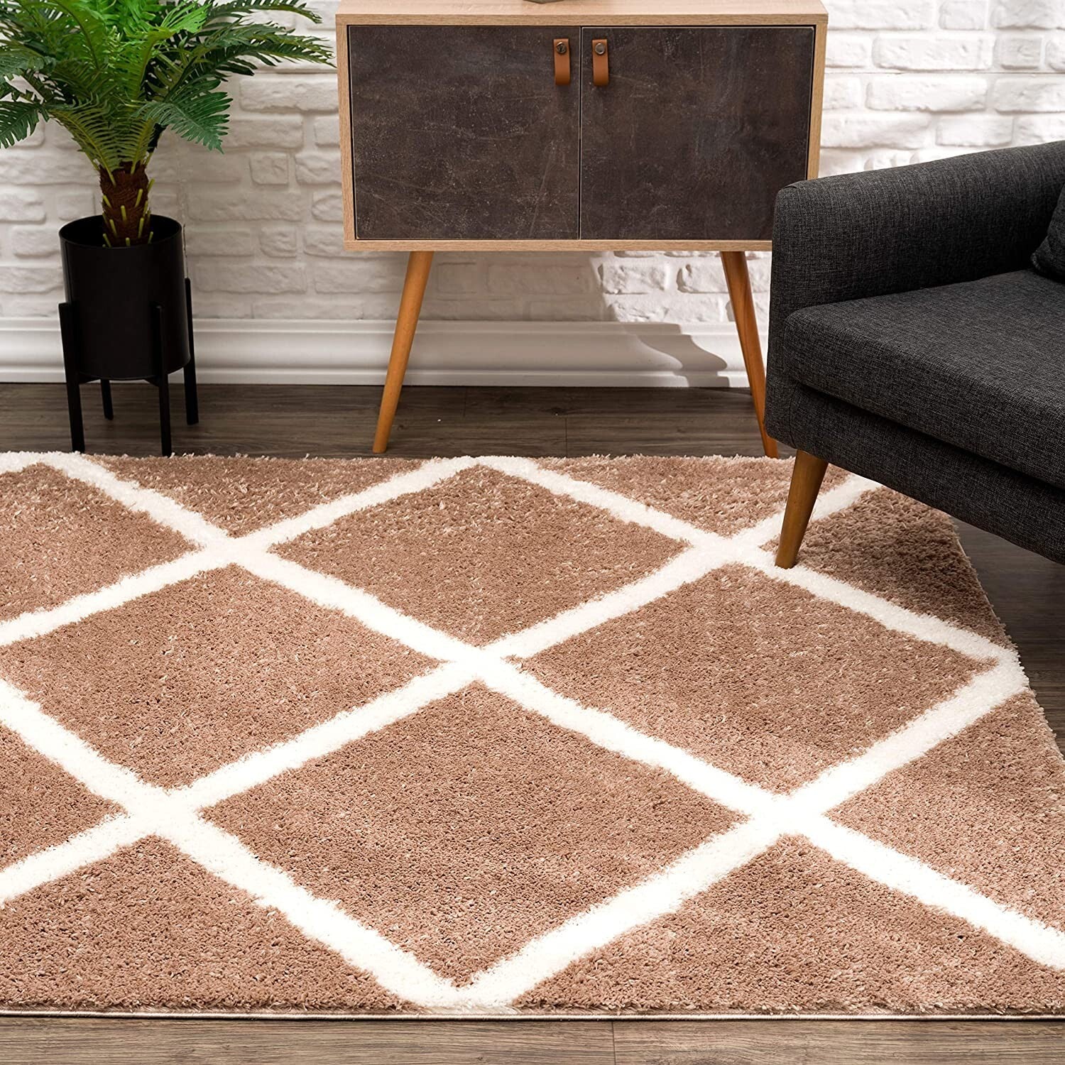 5' X 8' Beige And White Modern Lattice Area Rug