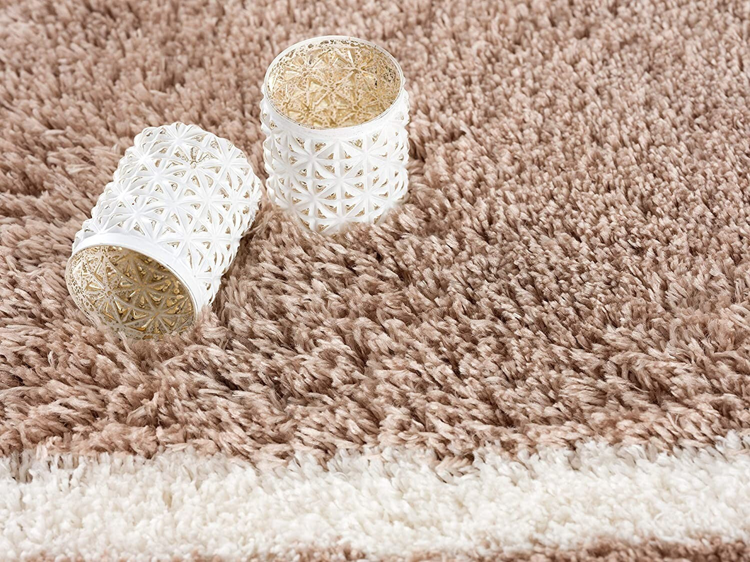 5' X 8' Beige And White Modern Lattice Area Rug