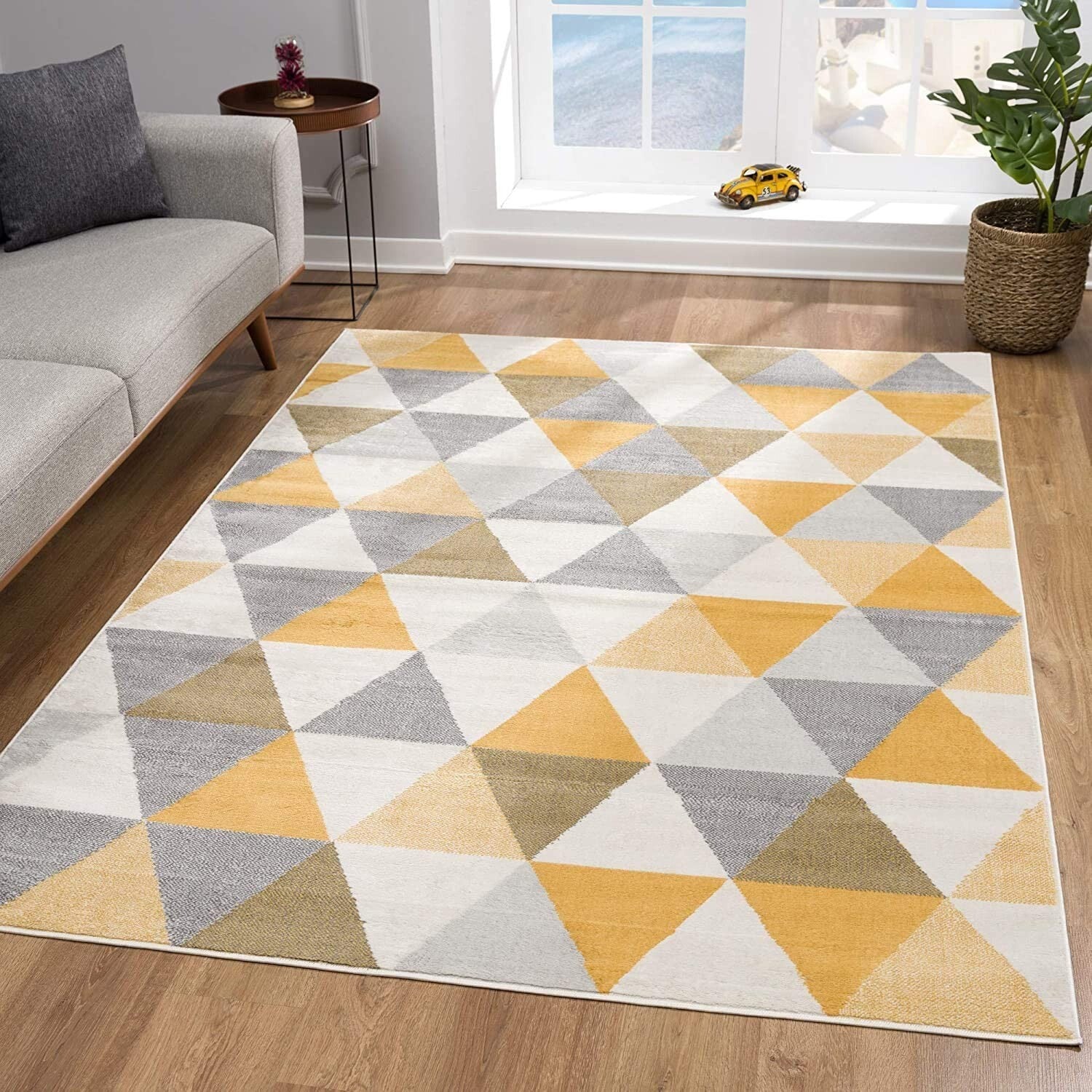 7' X 10' Yellow Triangular Lattice Area Rug