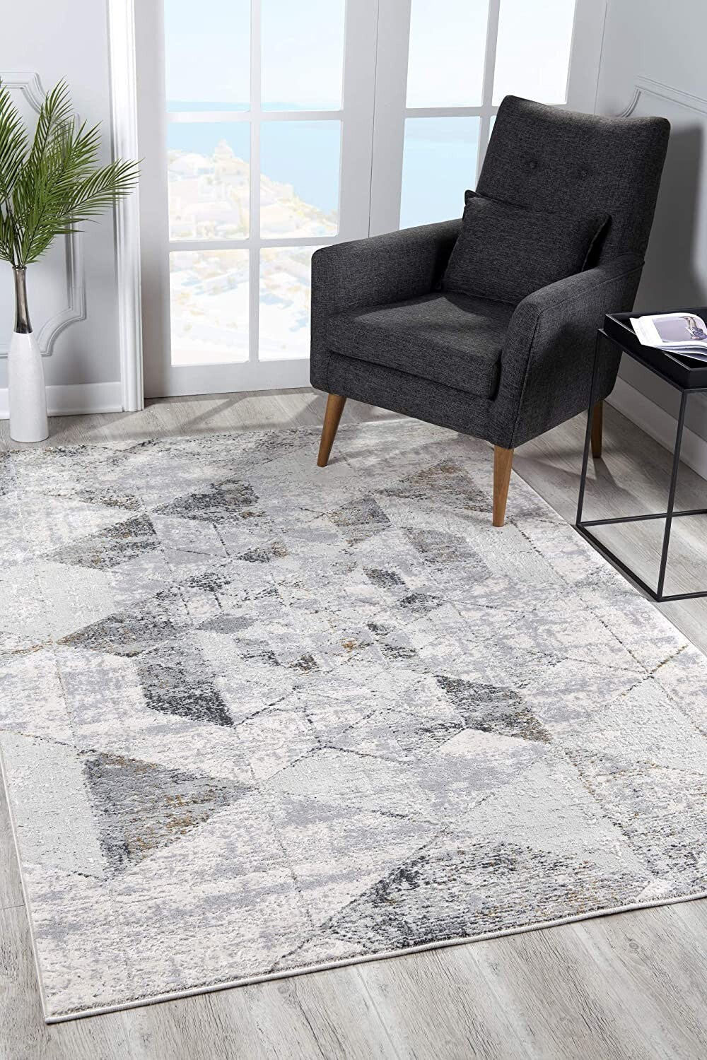 7' X 10' Gray And Ivory Abstract Distressed Area Rug