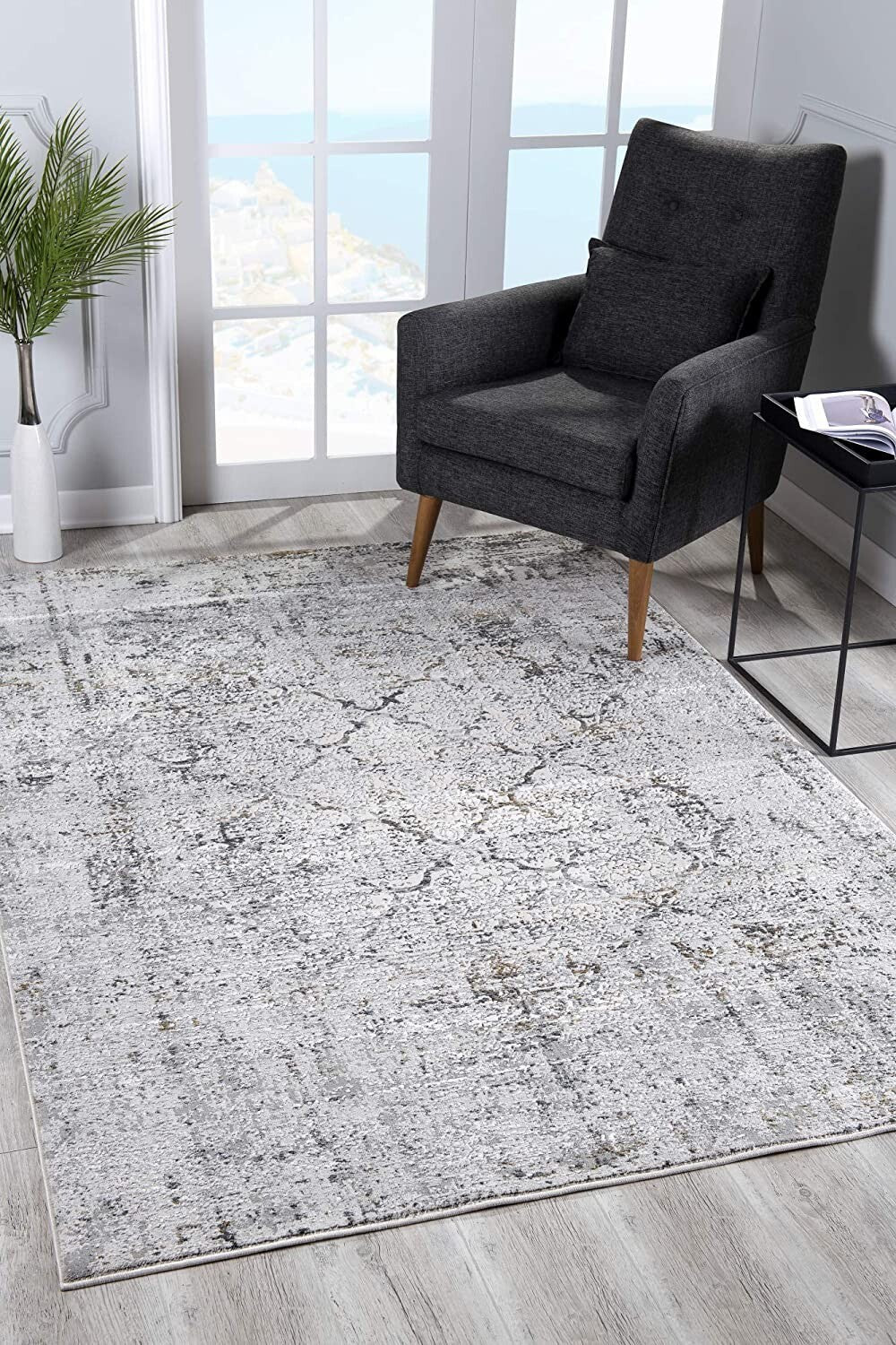 5' X 8' Gray And Ivory Abstract Distressed Area Rug