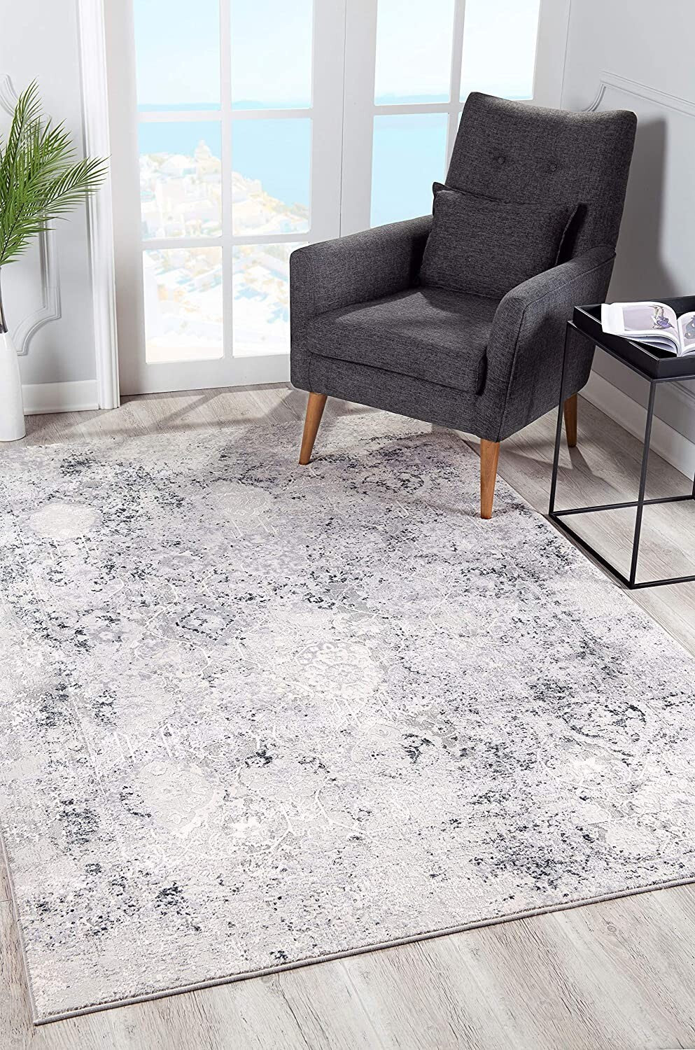 4' X 6' Gray And Ivory Abstract Distressed Area Rug