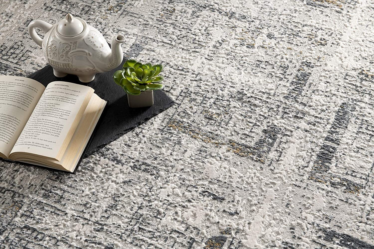 7' X 10' Gray And Ivory Abstract Distressed Area Rug