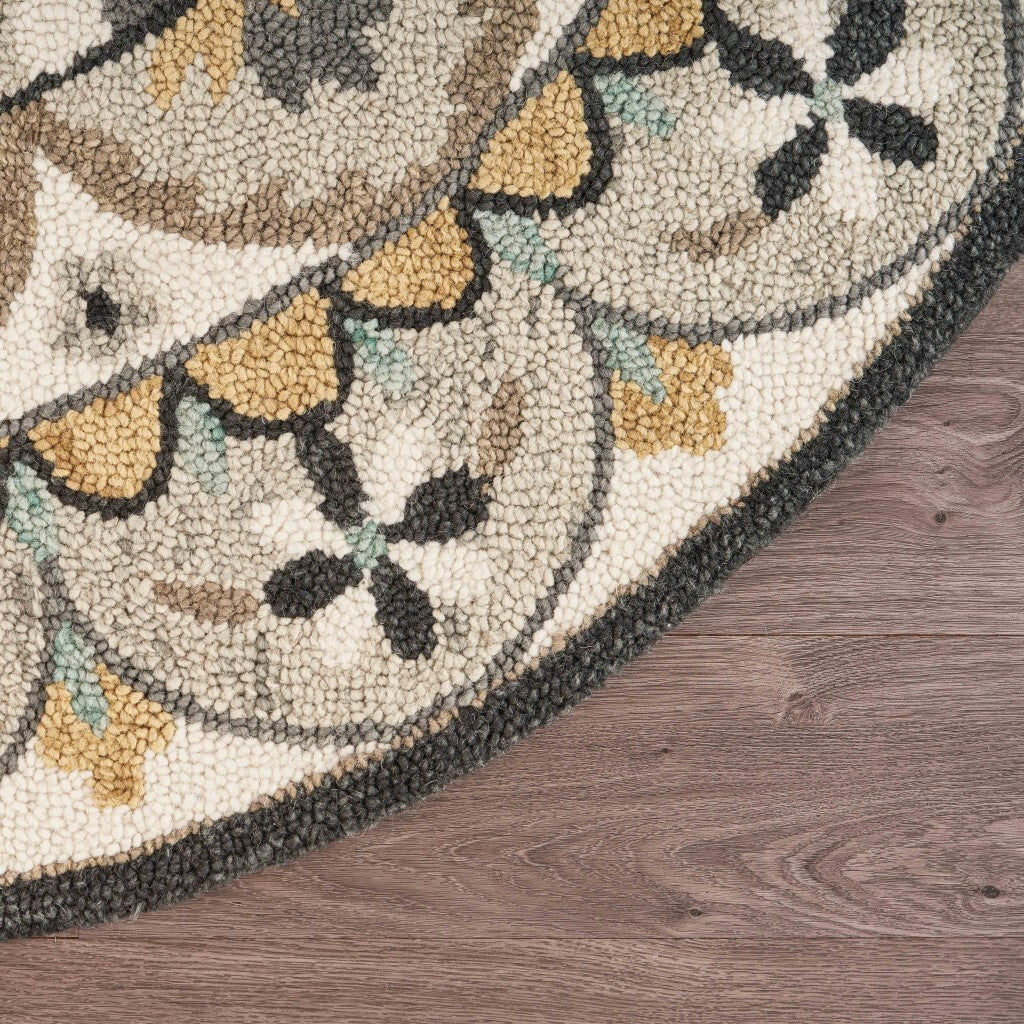 6' Round Gray And Ivory Floral Bloom Area Rug