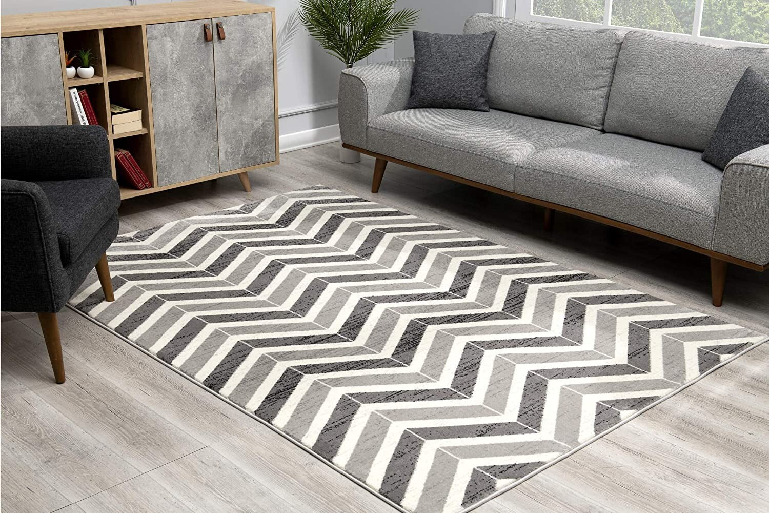 4' X 6' Gray Distressed Chevron Area Rug