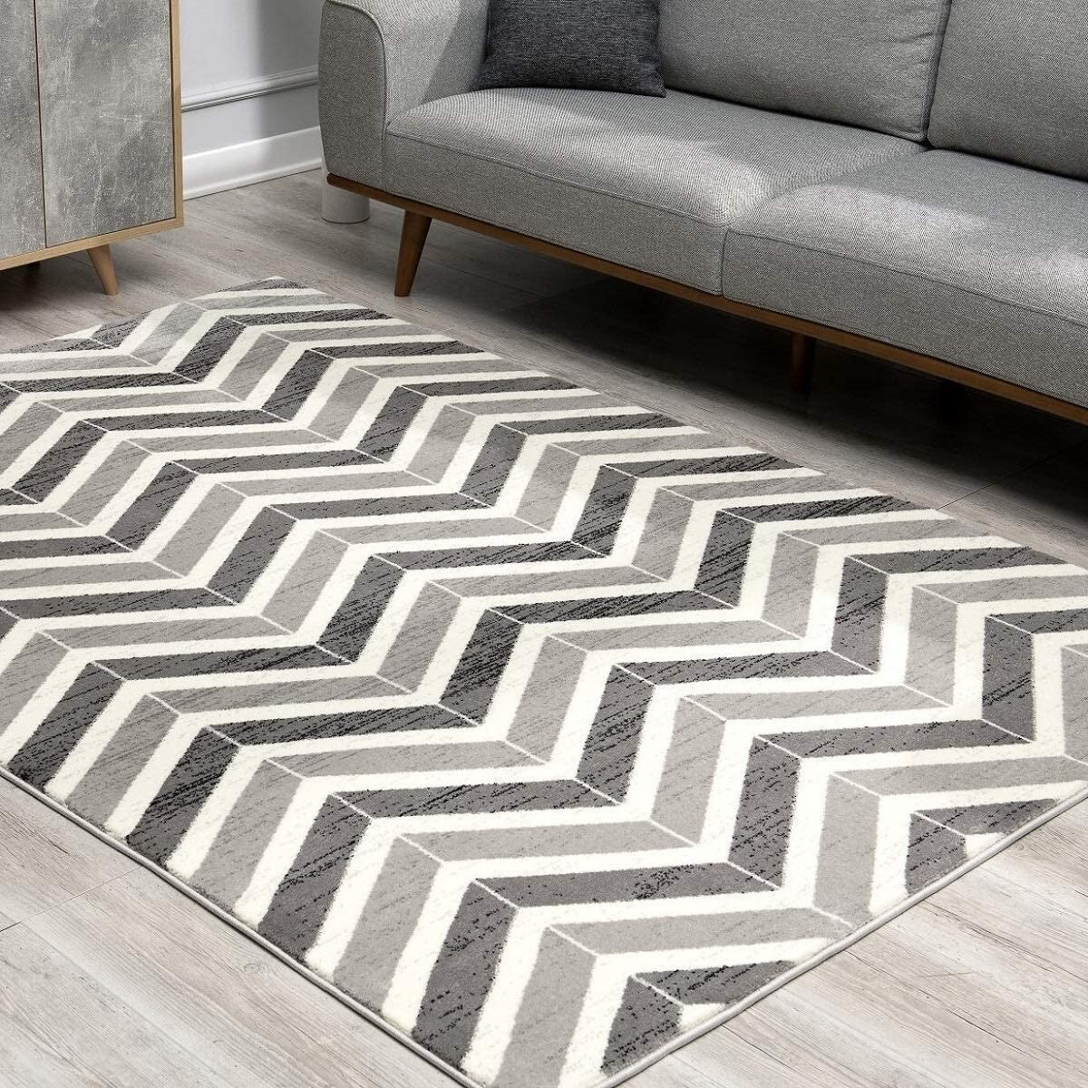 4' X 6' Gray Distressed Chevron Area Rug