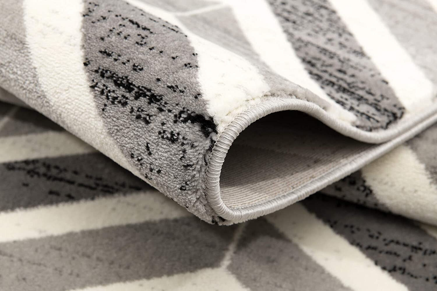 4' X 6' Gray Distressed Chevron Area Rug