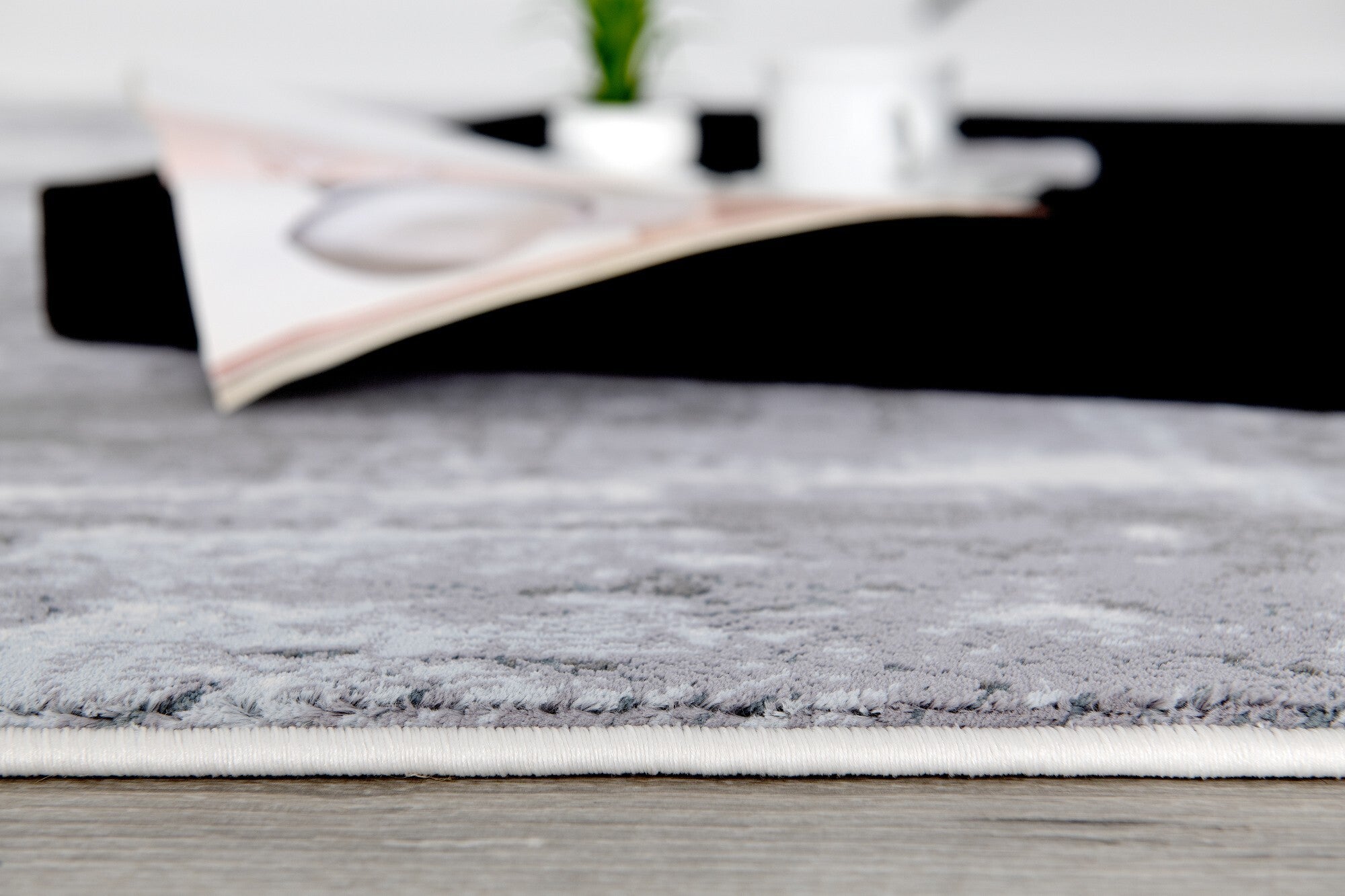 7' X 10' Gray Distressed Abstract Area Rug