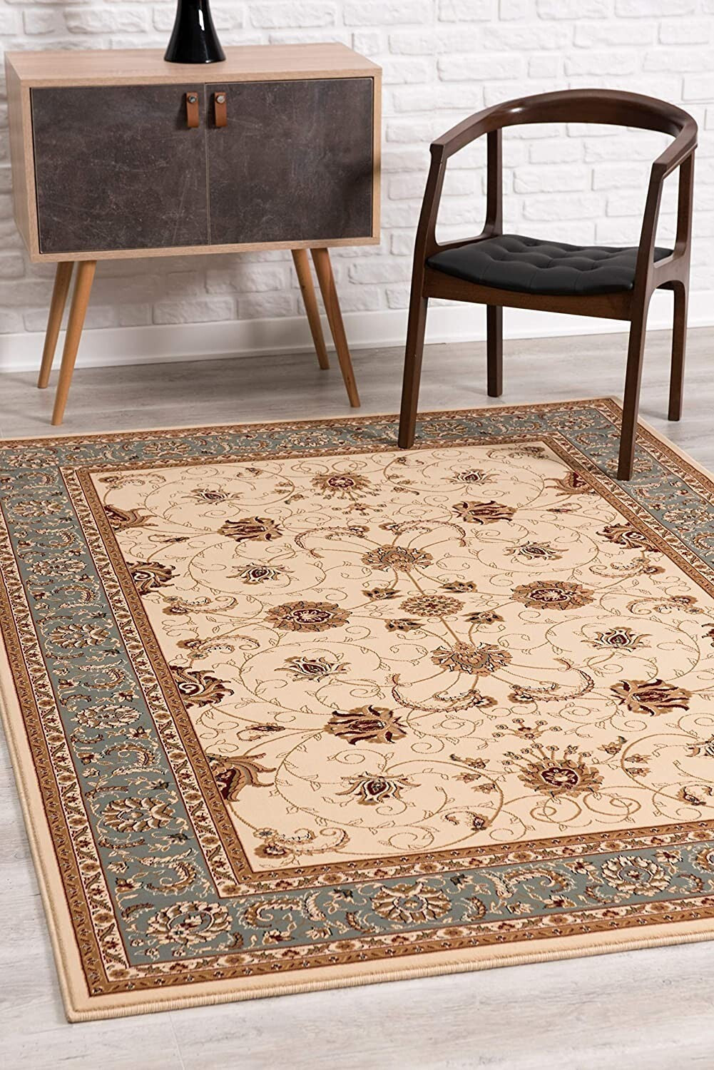 5' x 8' Cream and Blue Traditional Area Rug