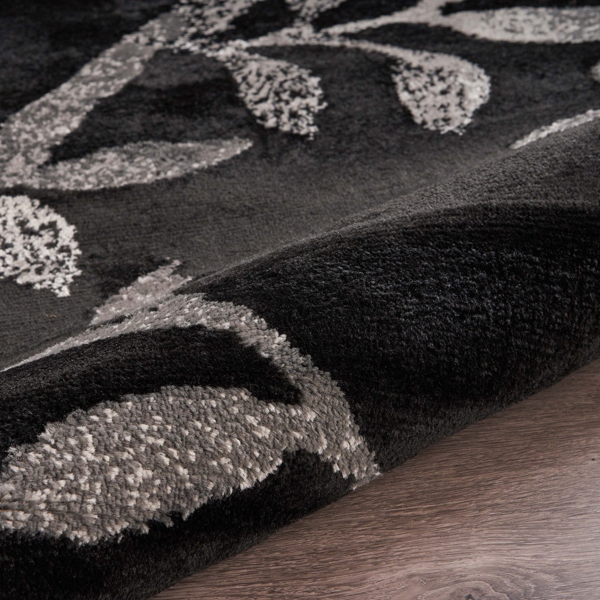 5' x 7' Black Filigree Vines Area Rug