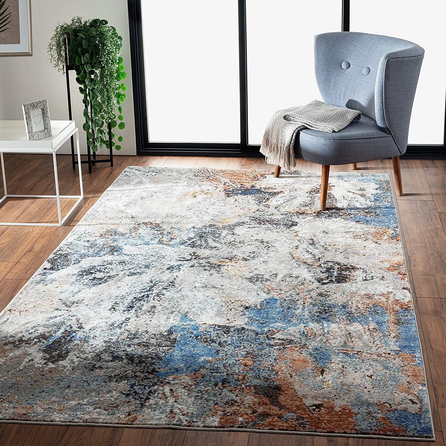 5' x 8' Gray Abstract Foliage Area Rug