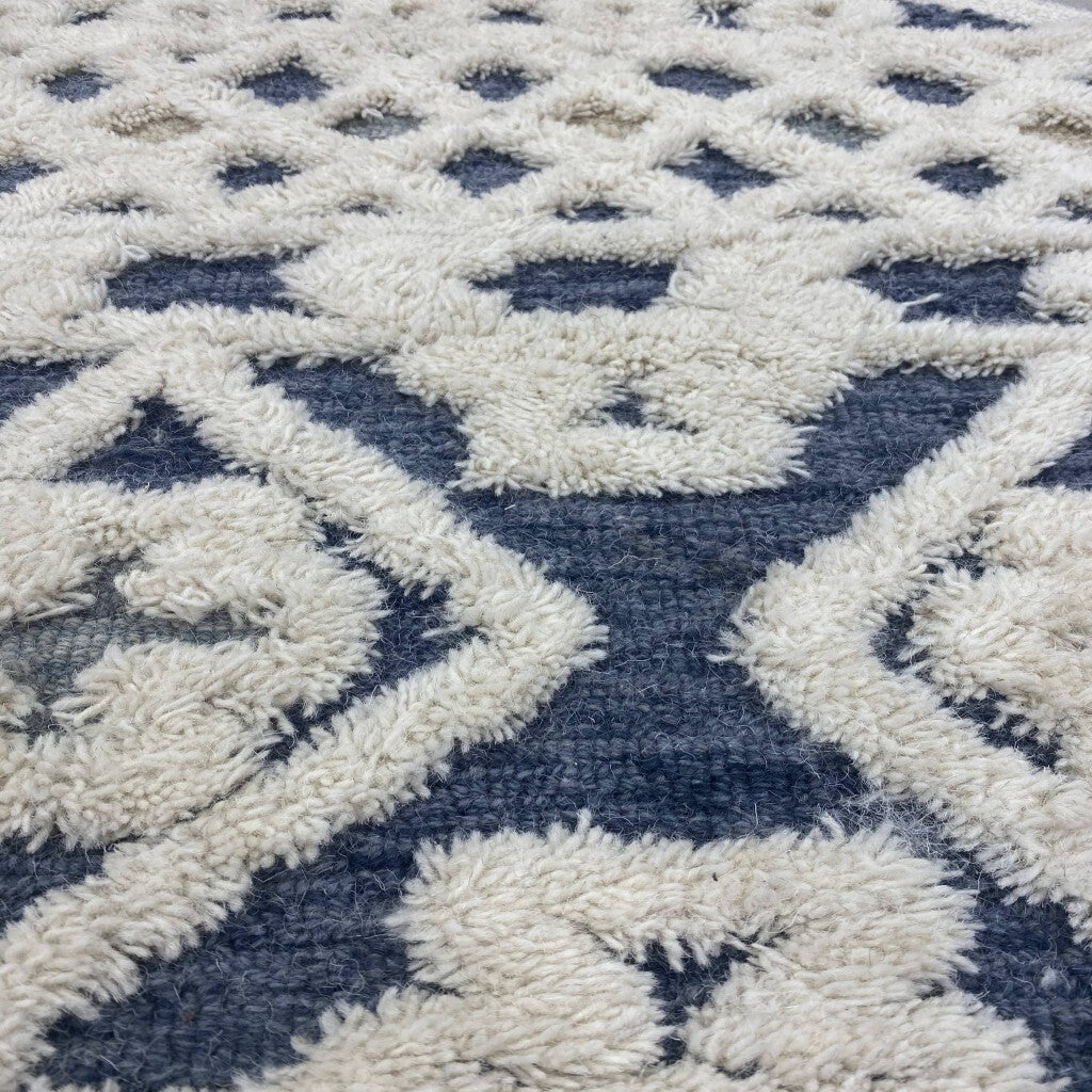 6' Round Blue and Cream Decorative Area Rug