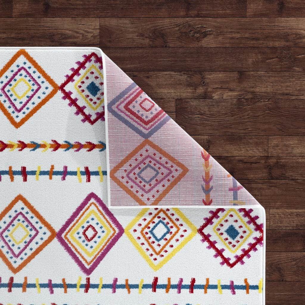 5' x 7' Red and White Diamonds Array Area Rug